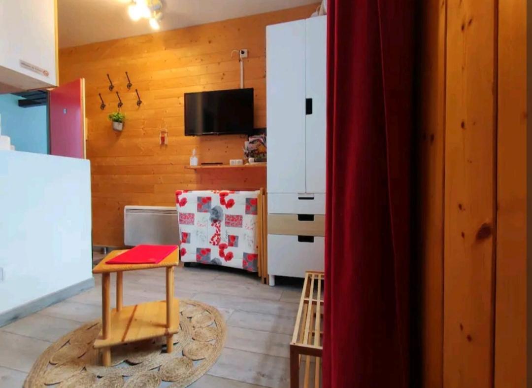 Le Petit Nid Rouge Apartment Ustou Exterior foto